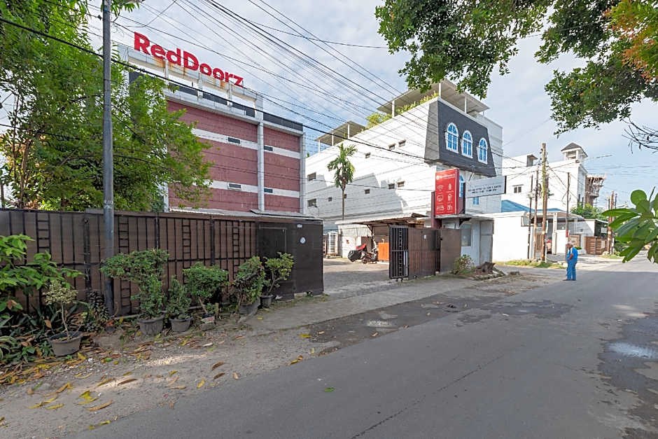 RedDoorz @ Jalan Krakatau Medan