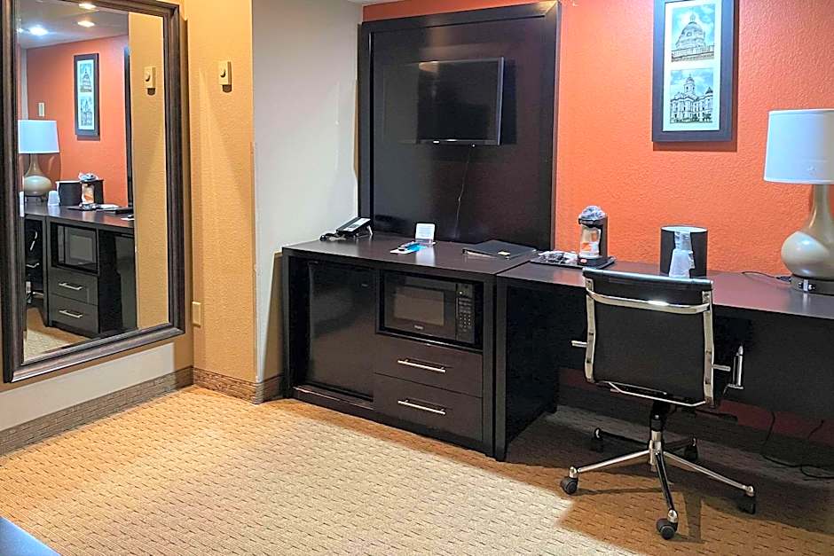 Clarion Inn & Suites Evansville