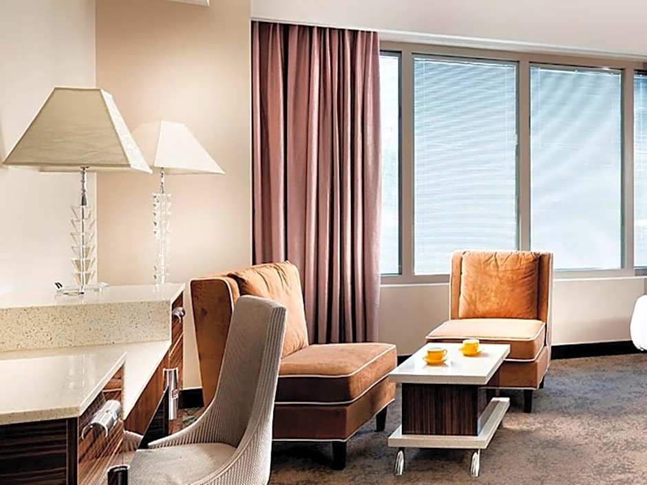 Swan River Hotel (Formerly known as International on the Water Hotel)