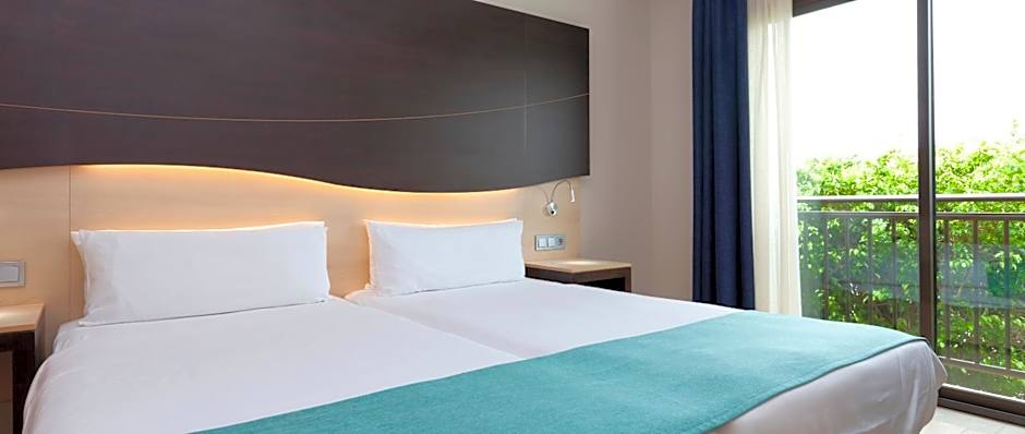 Impressive Playa Granada Golf