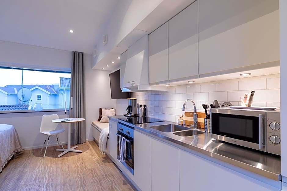 Easy Livin' Apartment Hotel