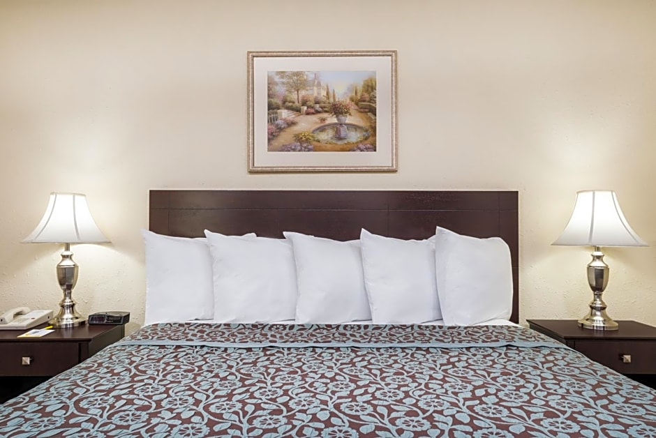 Days Inn by Wyndham Indianapolis Northeast