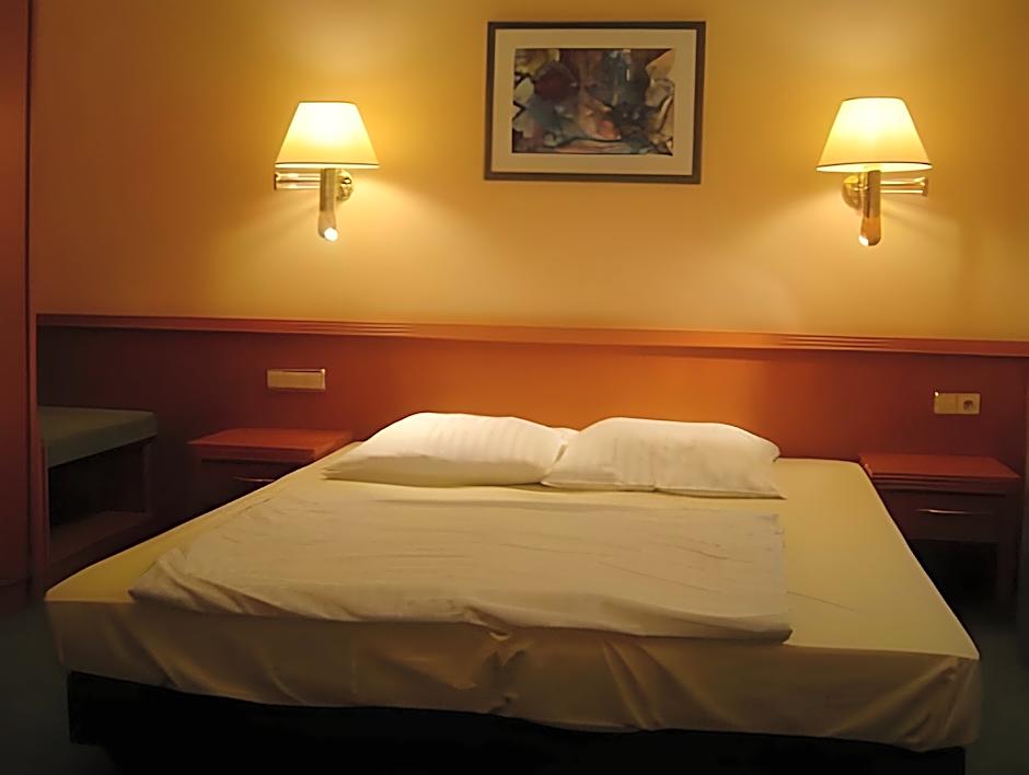 Hotel Opal
