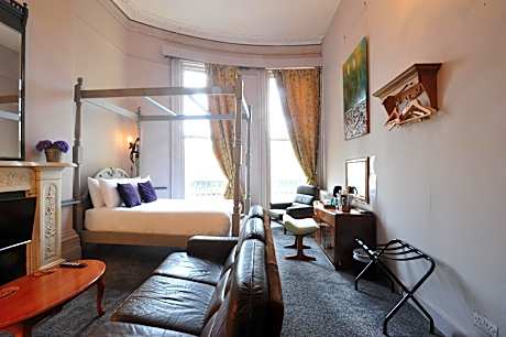 Quad room-Comfort-Ensuite with Bath-Sea View-Four poster bed