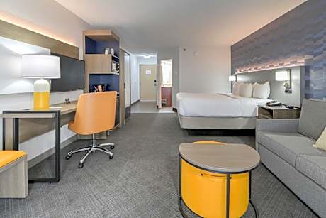 King Room with Sofa - Non Smoking