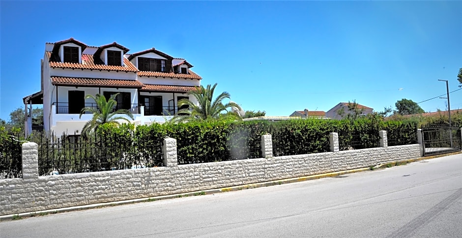 Captain's Studios & Apartments