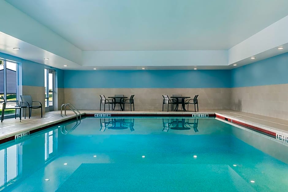 Holiday Inn Express Calhoun South By IHG