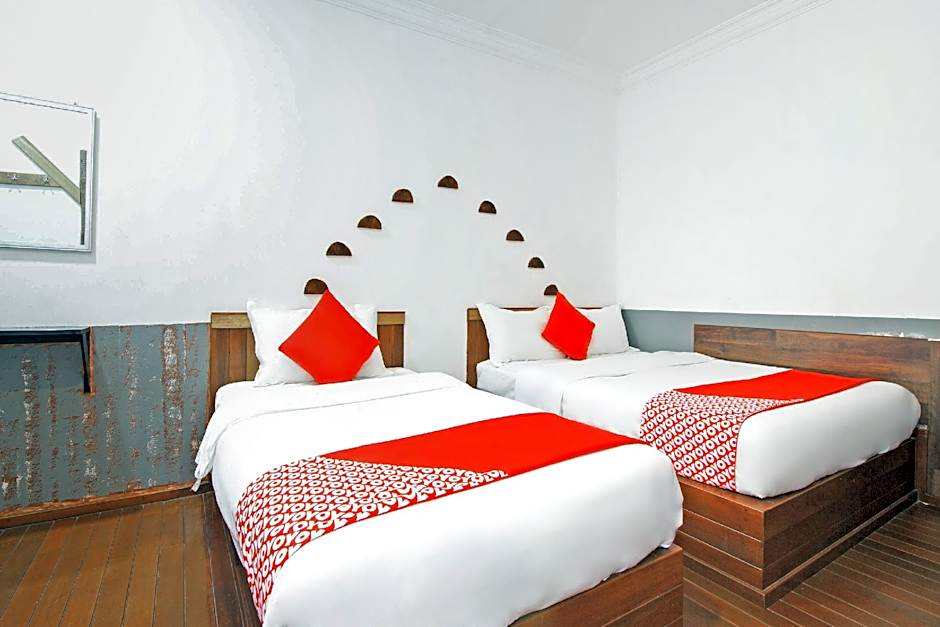 OYO 210 Hotel Five 2