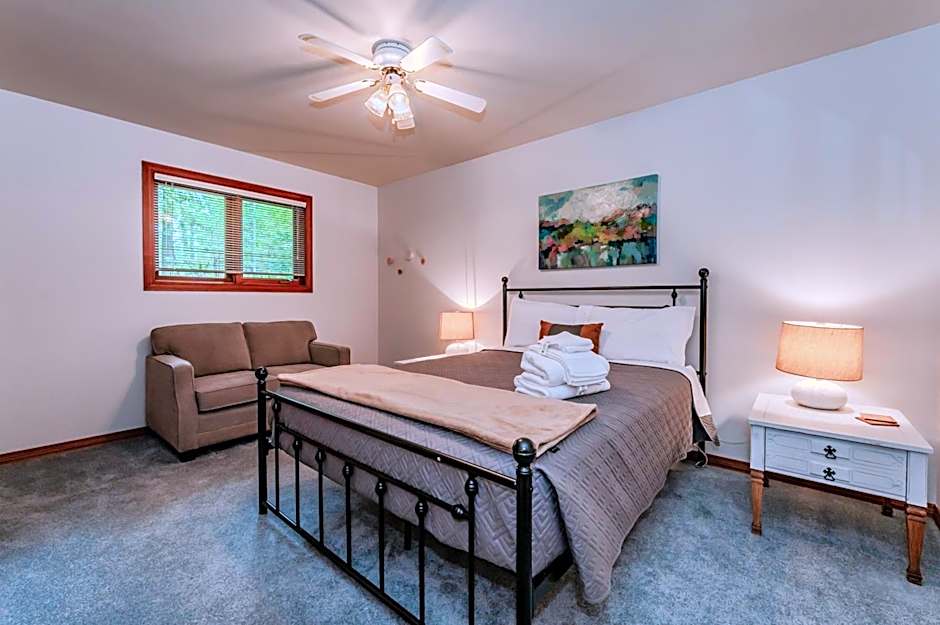 TGIF - Serene Waterfront Retreat