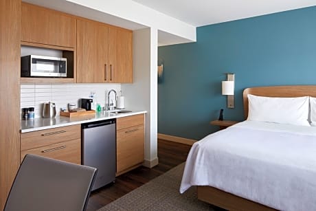 Standard King Room with Adapted Tub - Mobility Accessible