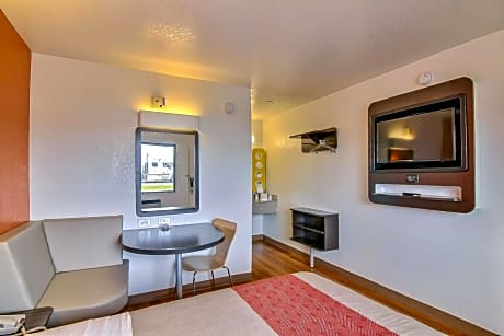 Double Room - Disability Access - Roll In Shower