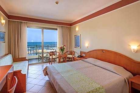 Superior Double Room with Front Sea View