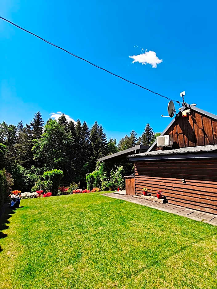 DOMEK NA GÓRACH z GORĄCĄ BALIĄ i SAUNĄ