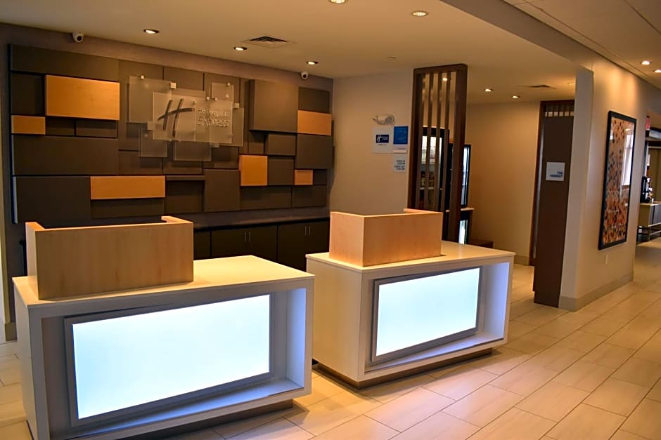 Holiday Inn Express And Suites Boston South - Randolph By IHG