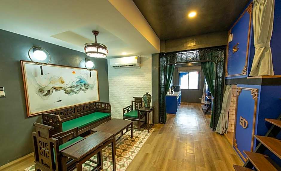 Lynlan Hostel & Cafe