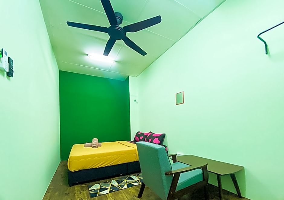 Hostel Black88 Airport Transit - Self Check in