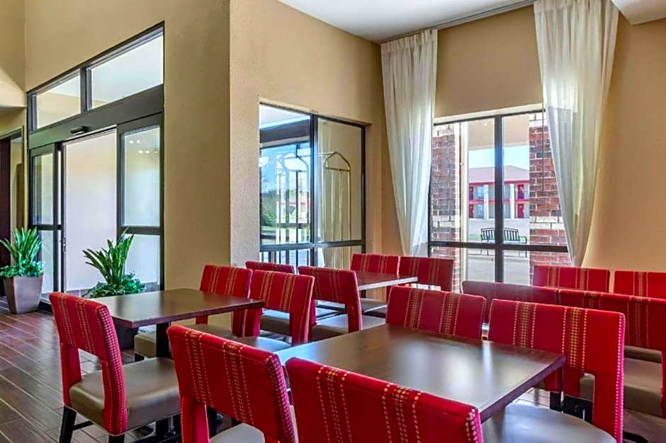 Comfort Suites Plainview