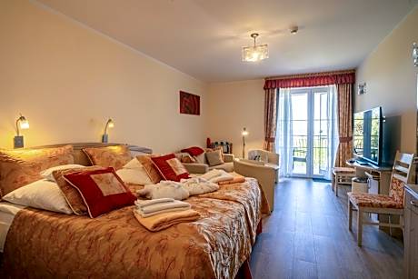 Double Room with Balcony and Sea View