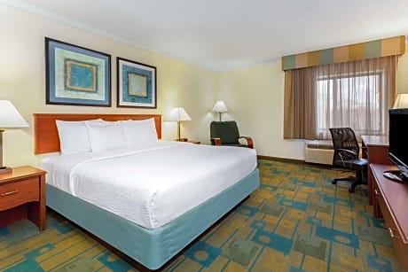 1 King Bed Apartment