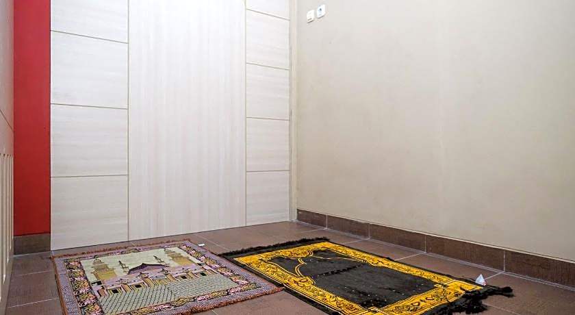 RedDoorz Syariah near Perempatan Kartasura