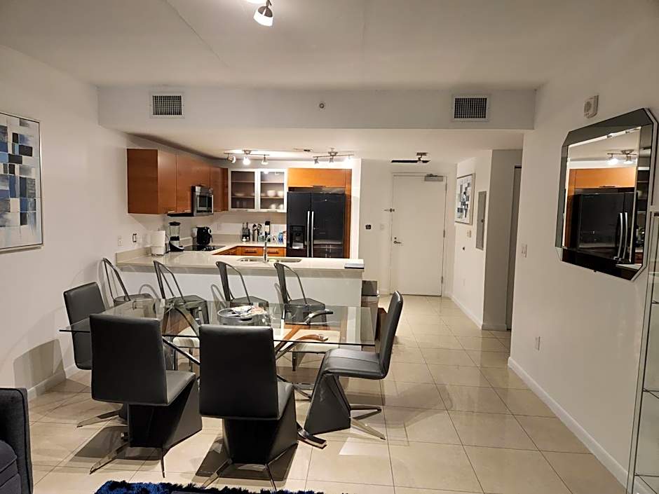 Wonderful 1 bedroom condo in Midtown.