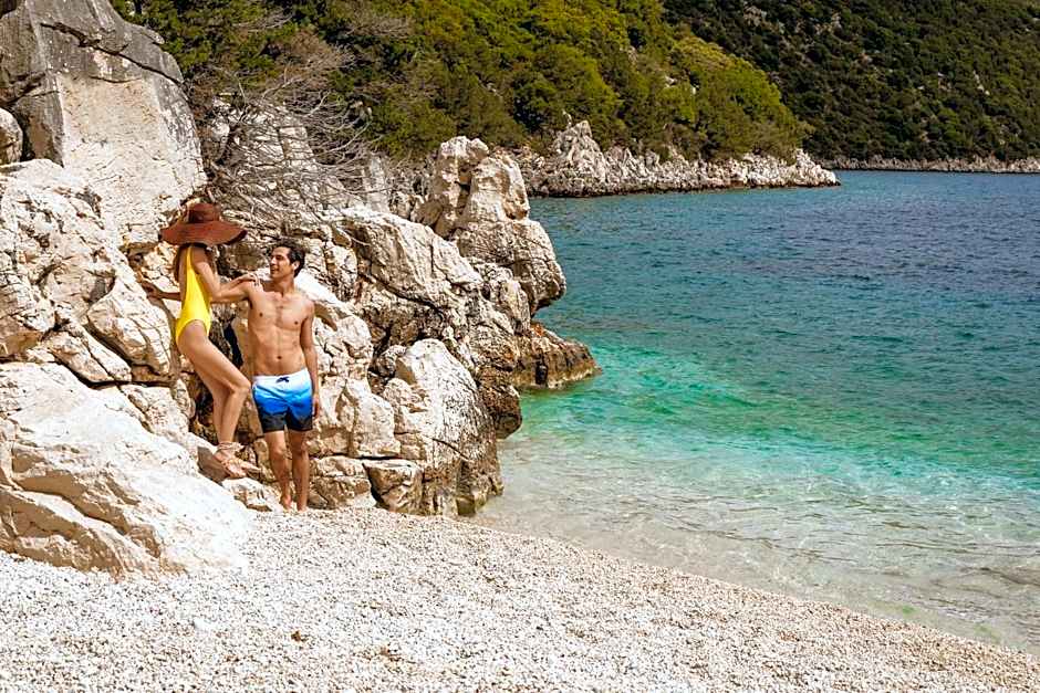 Meliti Waterfront Suites