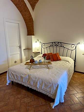 Studio Apartment with One Double Bed