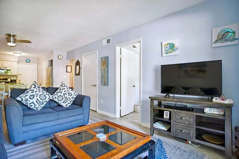 5 stars Peaceful Condo - 7 min walk to the beach