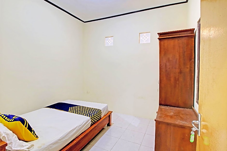 OYO Life  92953 Nirmala Kost