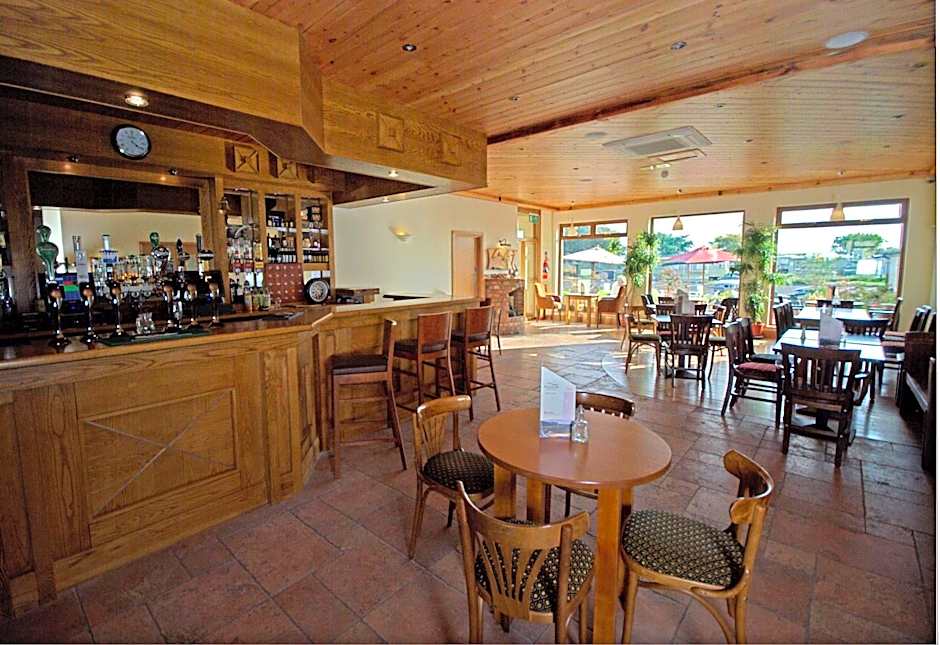 Beach Hotel & Restaurant