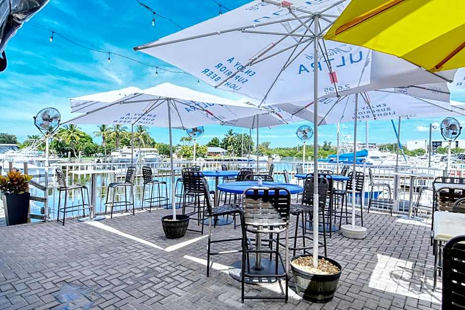 All-New, Private, Huge TV, Heated Pool, Tiki Bar