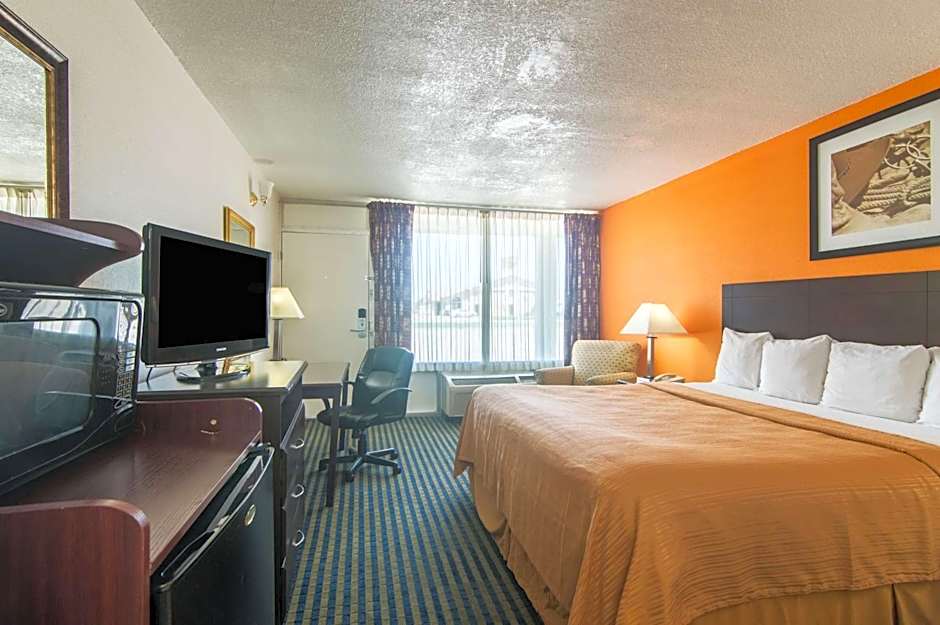 Photo 1 of 8 of 1 King Bed, Accessible, Nonsmoking