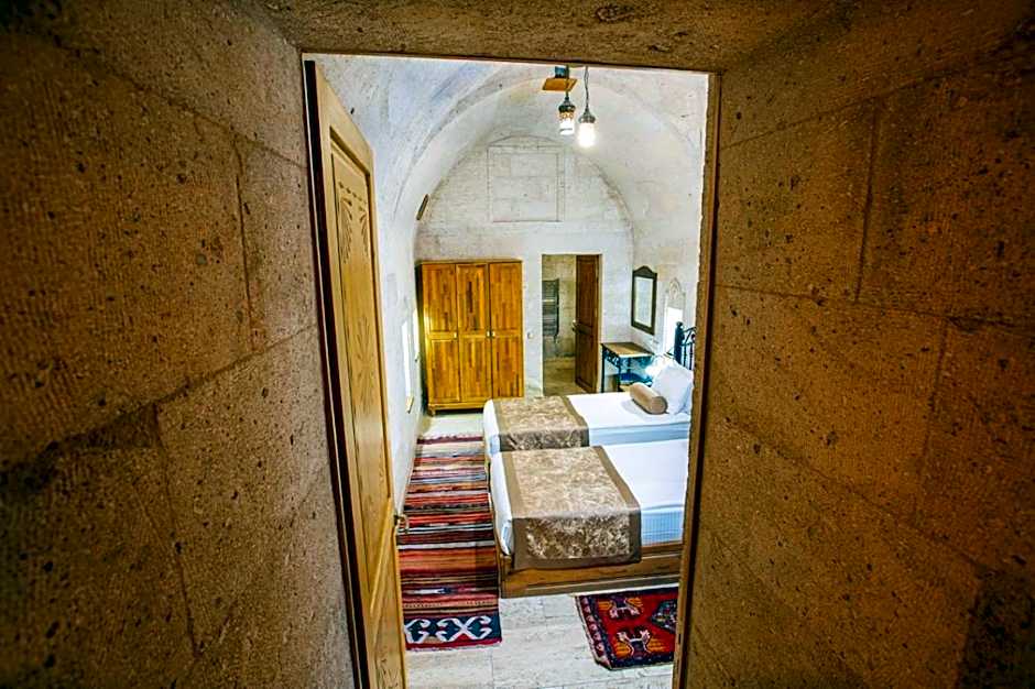 Caldera Cave Hotel