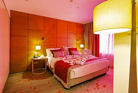 Deluxe Suite with Spa Bath