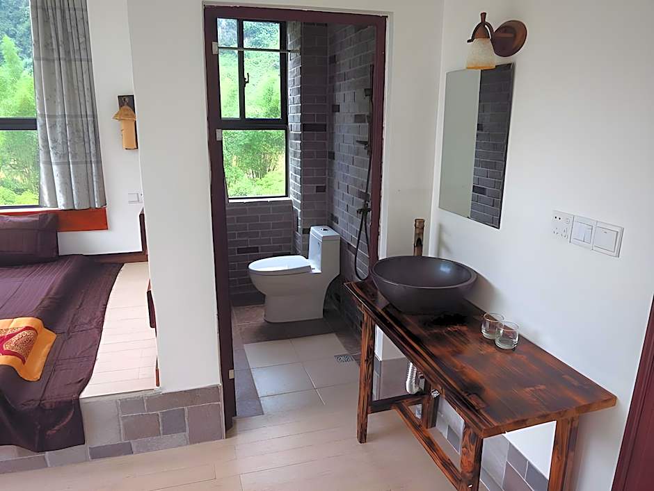 Yellow Cloth Reflection Inn