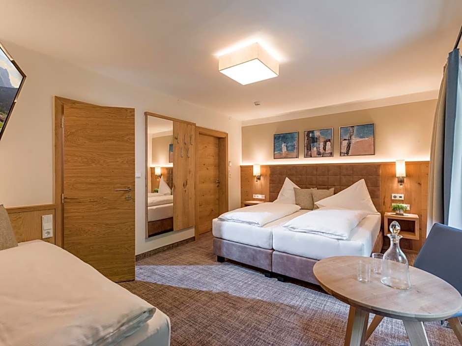 Photo 1 of 4 of Triple Room
