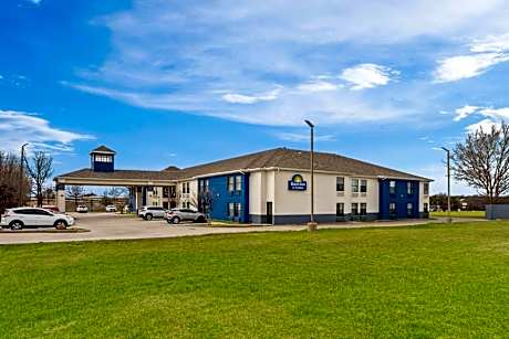 Days Inn by Wyndham Dallas Plano