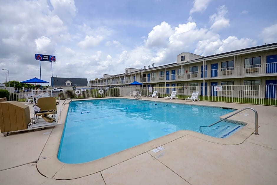Motel 6-Webster, TX - Houston - Nasa Lake