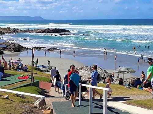 Hermanus Beachfront Lodge