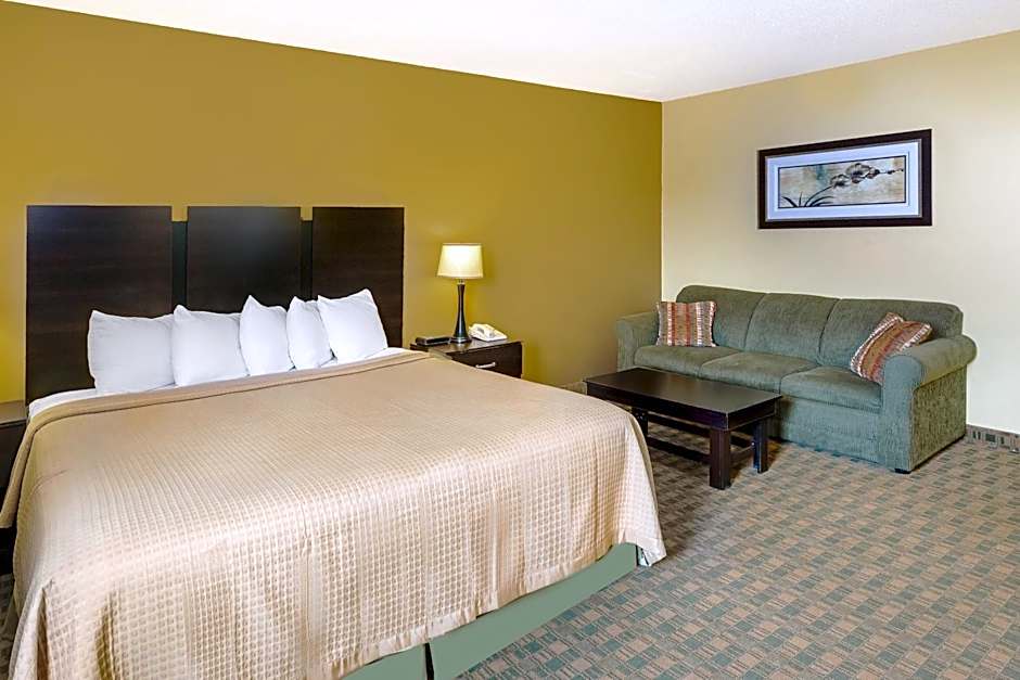 Econo Lodge Inn & Suites