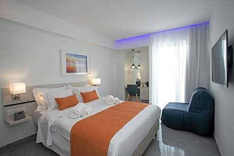 Triple Room with Queen Bed and Sofa Bed - Non-Smoking