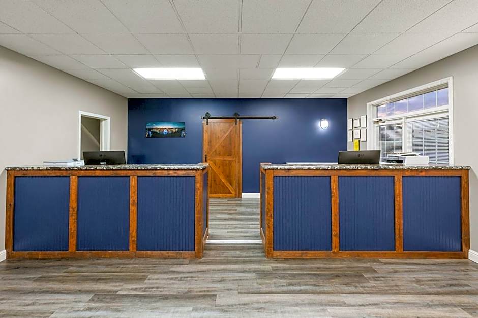 Angel Inn Near IMAX, a Travelodge by Wyndham