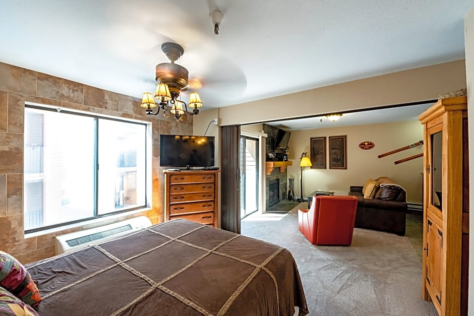 Carriage House Condominiums by All Seasons Resort Lodging