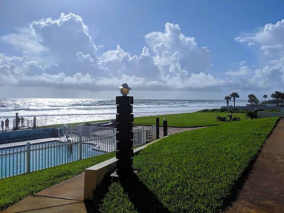 Photo 1 of 30 of Shoreline Suites & Cabana Cottages – Beachfront