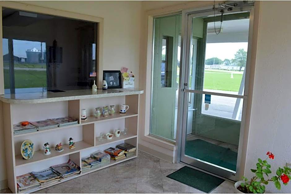 Capri Motel By OYO Elwood, Wathena