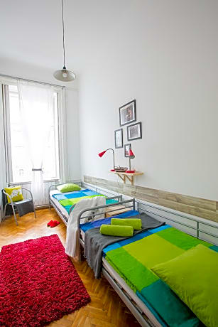 Budget Twin Room with Shared Bathroom