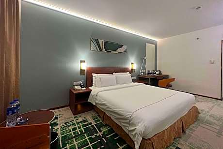 1 King Bed Elegant Room