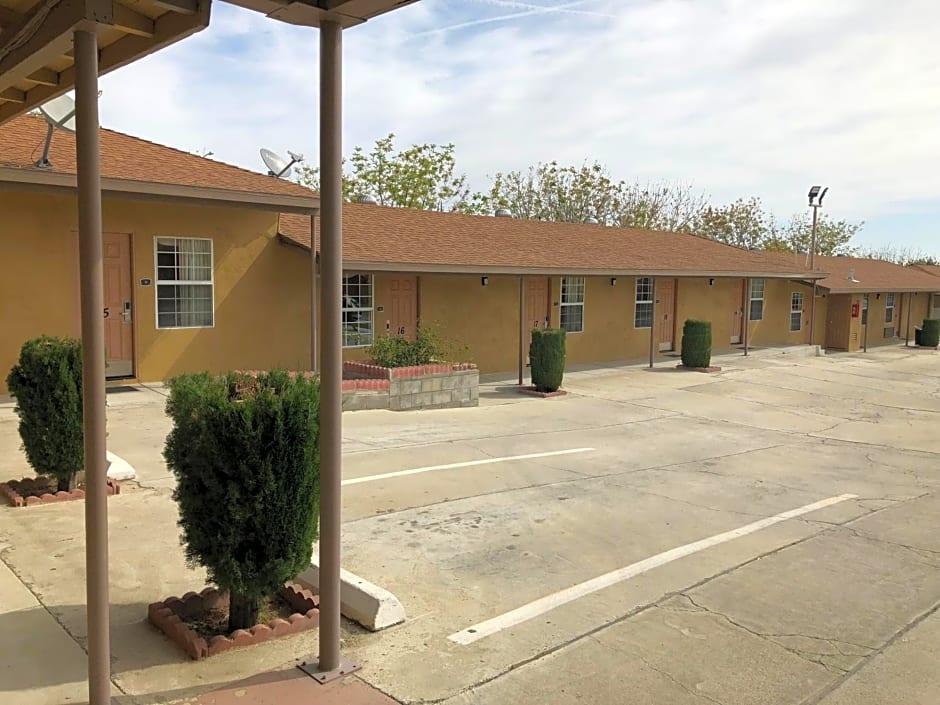 Toppers Motel