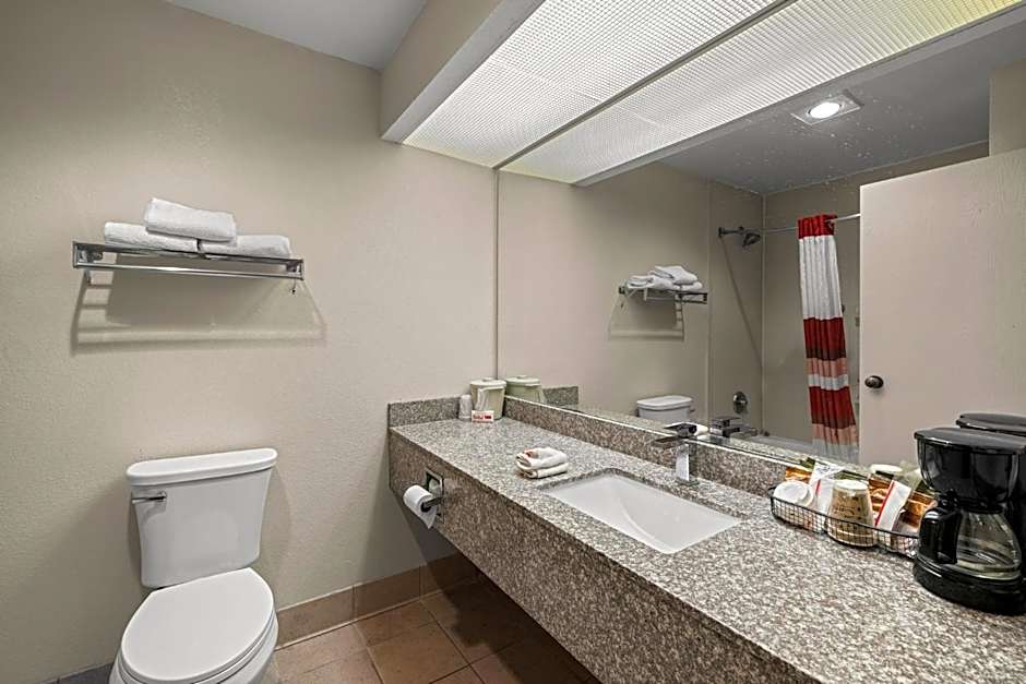 Red Roof Inn & Suites Albany, GA