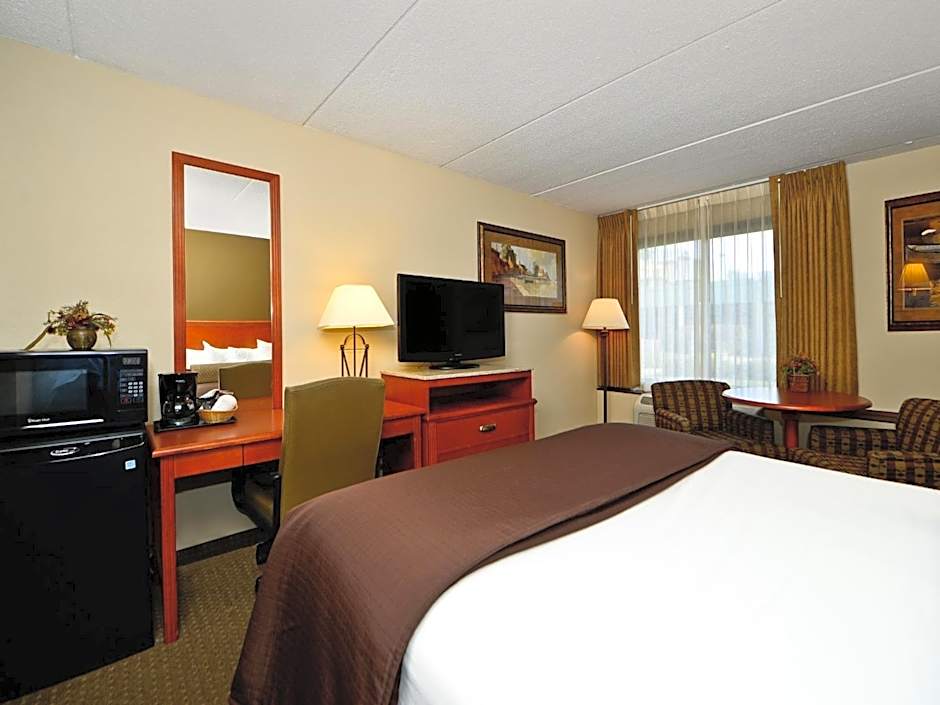 Ramada Hotel & Conference Center by Wyndham Plymouth